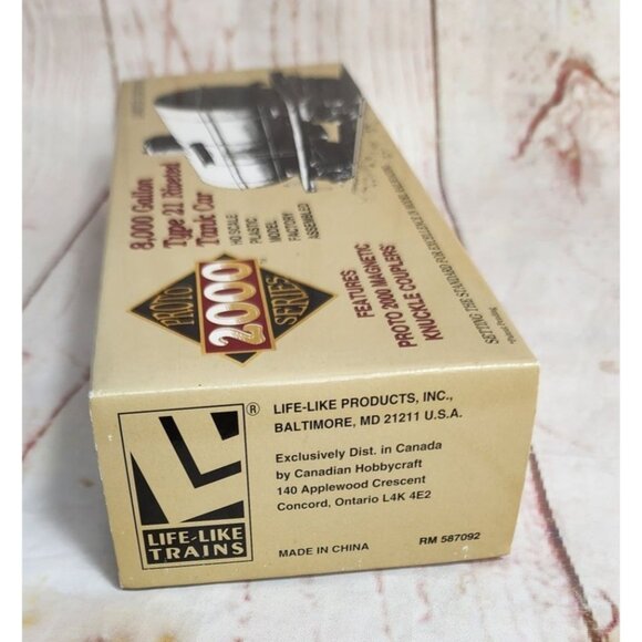 Proto 2000 Series 8,000 Gallon Type 21 Riveted Tank Car HO Scale Model Train - Picture 6 of 14